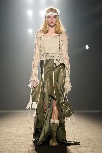 Look 25